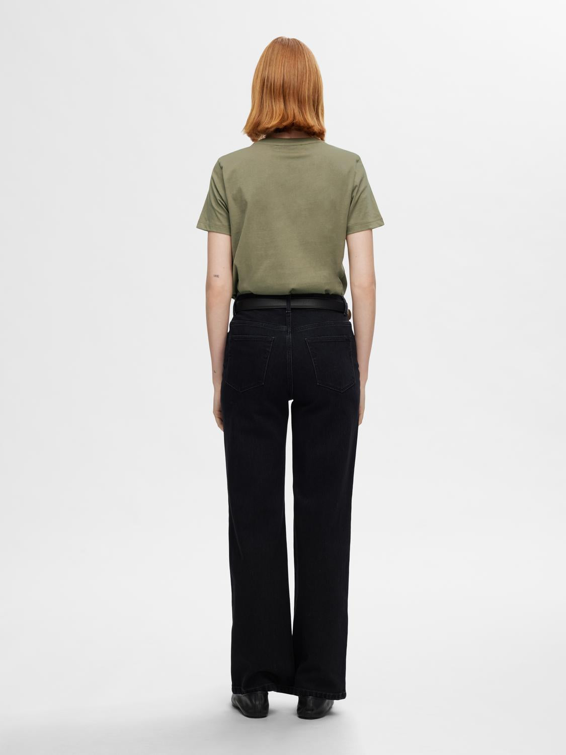 model_shot-back